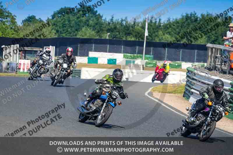 Vintage motorcycle club;eventdigitalimages;mallory park;mallory park trackday photographs;no limits trackdays;peter wileman photography;trackday digital images;trackday photos;vmcc festival 1000 bikes photographs